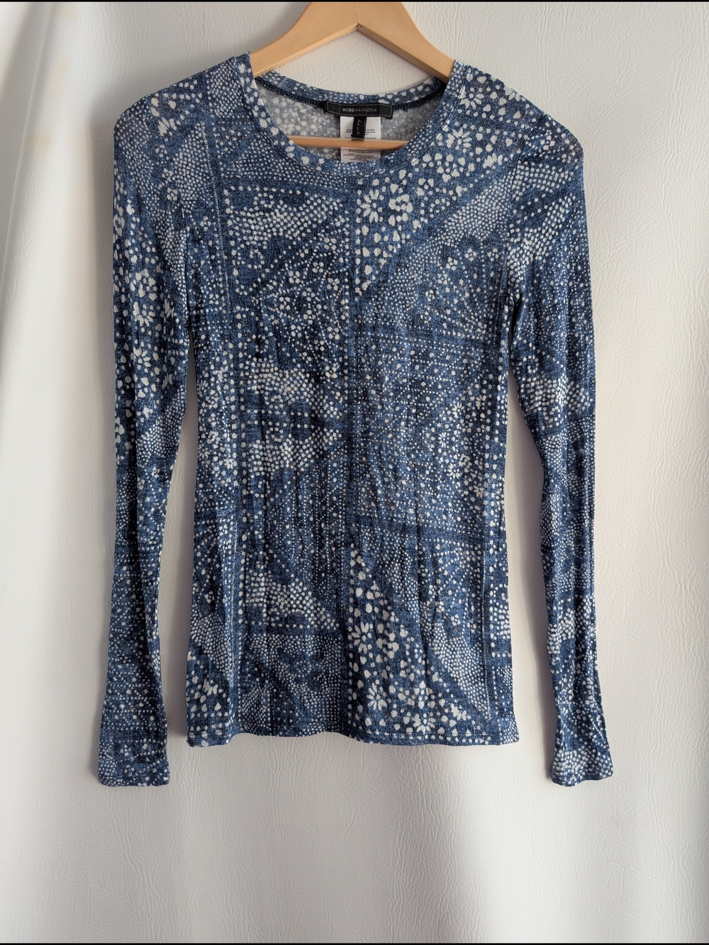 BCBGMaxAzria Blue Patterned Long-Sleeve Crewneck Top - M